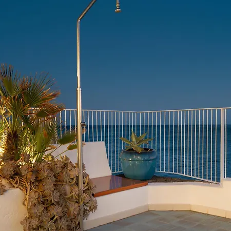 Luxury Sea Front Caleton 40 Vila