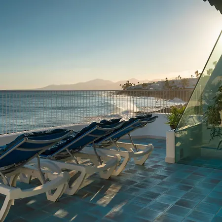 Вилла Luxury Sea Front Caleton 40 *