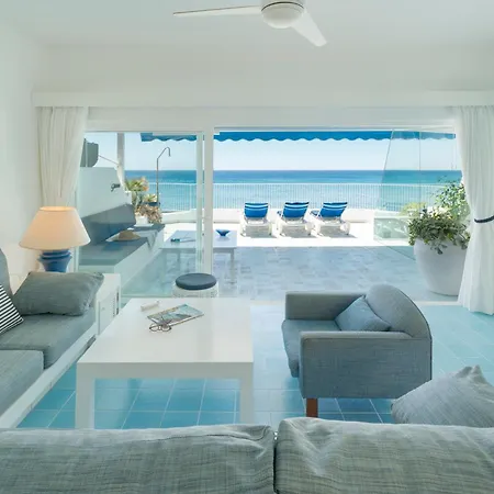 Luxury Sea Front Caleton 40 Вилла