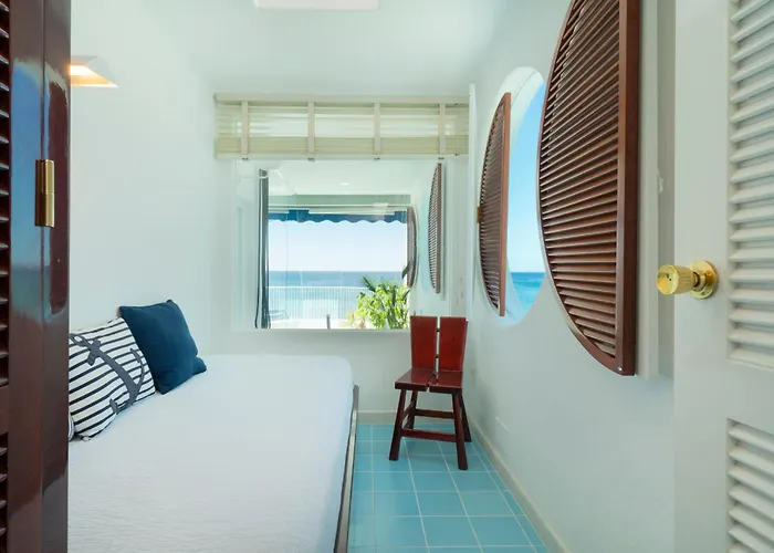 Luxury Sea Front Caleton 40