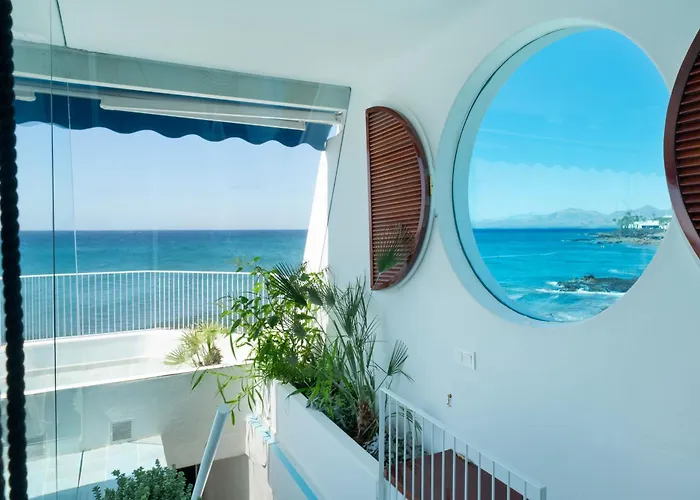 Villa Luxury Sea Front Caleton 40