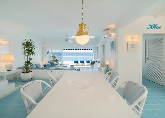 Luxury Sea Front Caleton 40 *