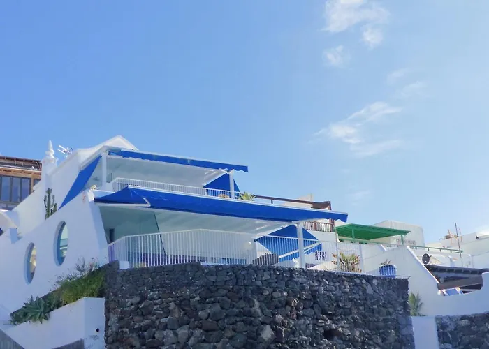 Villa Luxury Sea Front Caleton 40