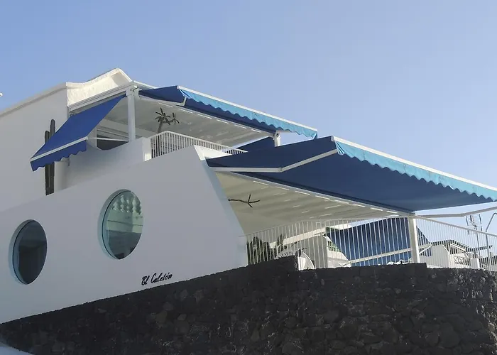 Villa Luxury Sea Front Caleton 40