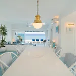 Luxury Sea Front Caleton 40 *