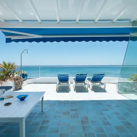 빌라 Luxury Sea Front Caleton 40
