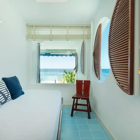 Luxury Sea Front Caleton 40