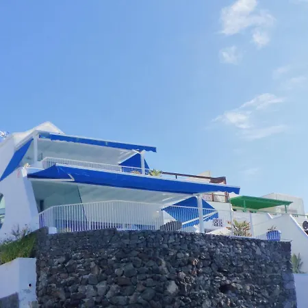 Villa Luxury Sea Front Caleton 40